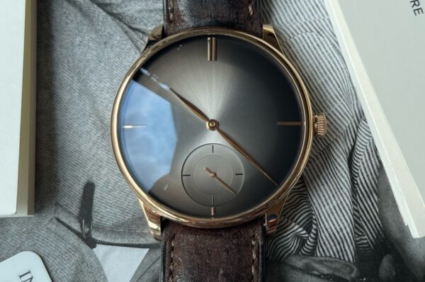 H. Moser and Cie. Venturer Small Seconds 18k Rose Gold 2327-0404